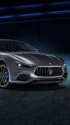 Ghibli_Grey_3-4_front_passenger_side