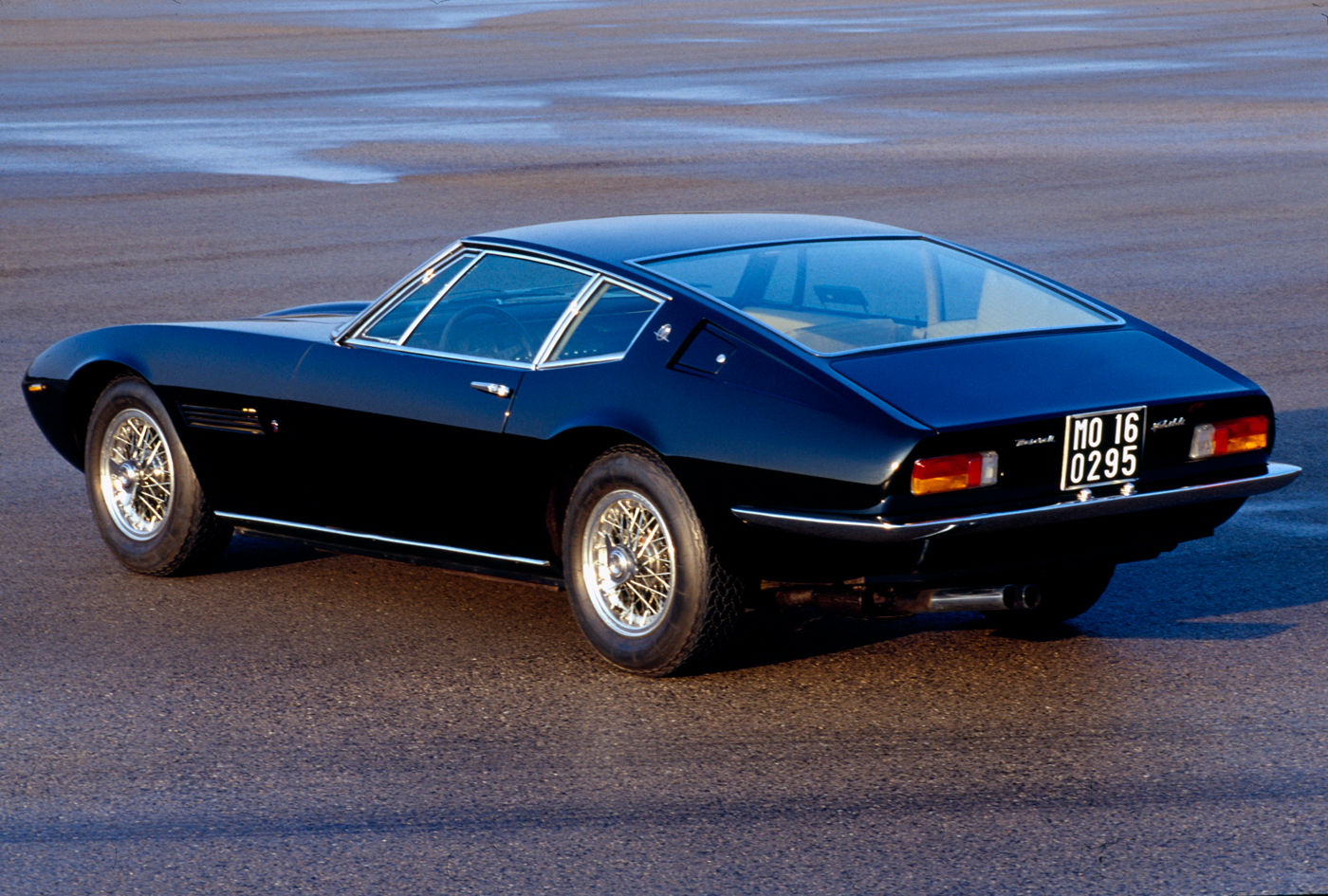 Maserati Classic - GranTurismo Ghibli - carrosserie noire - vue latérale postérieure