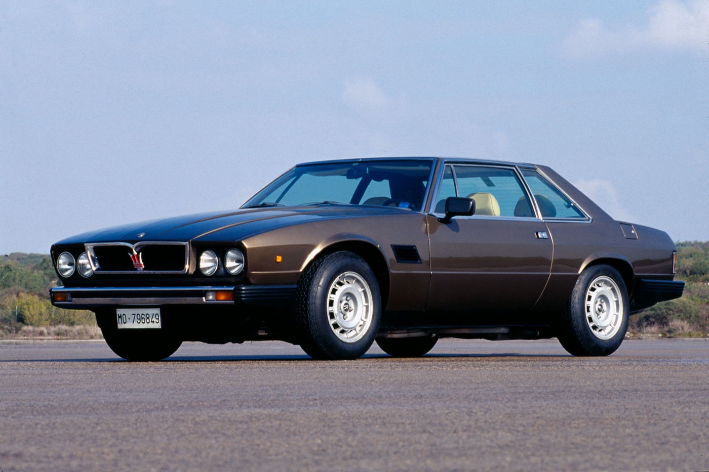 Maserati Classic - GranTurismo Kyalami - carrosserie marron - vue latérale