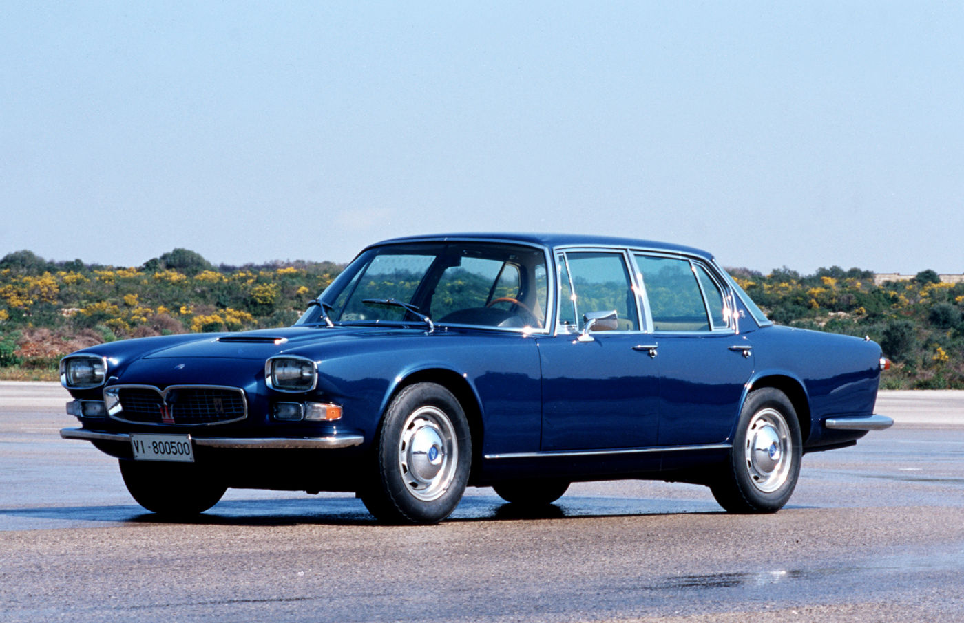1964-1966 Maserati Quattroporte I - the classic sports car model in blue