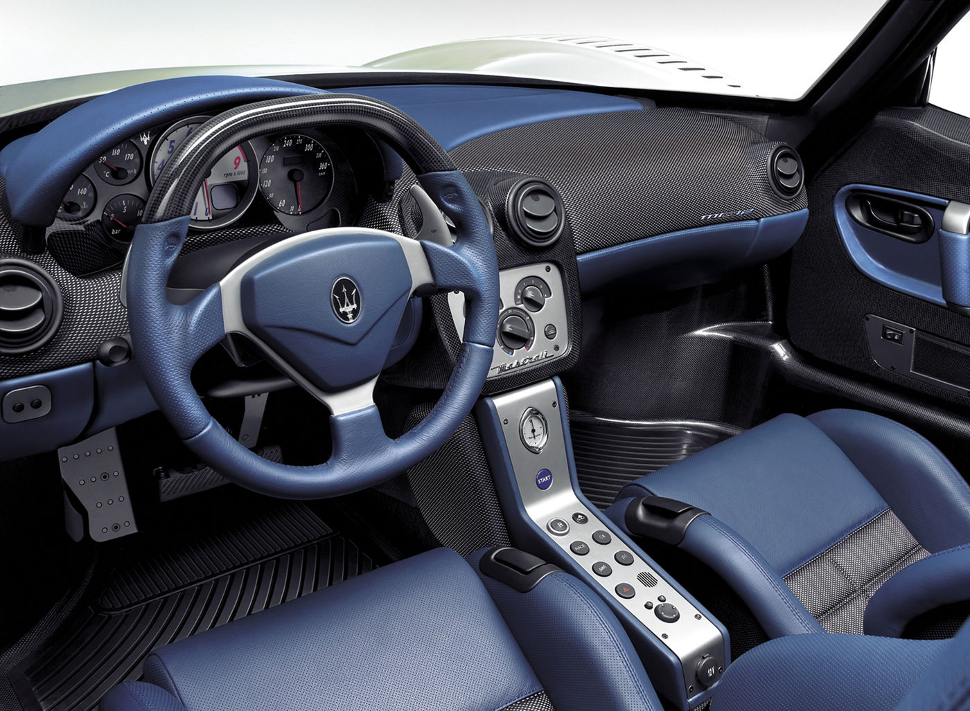 Maserati Classic - MC12 - carrosserie bleue - design intérieur