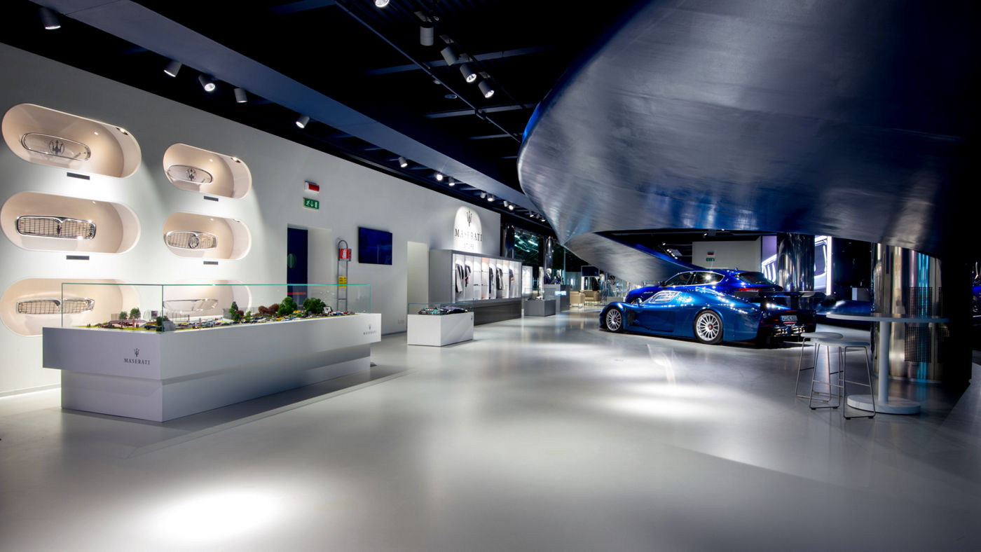 Maserati Factory Tour: Werksbesichtigung und Modena Showroom