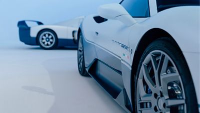 Right side of the Maserati MC20 Icona, with MC12 Stradale in the background