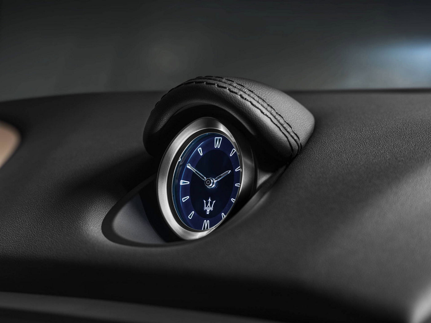 Maserati Ghibli GranLusso blue internal clock detail