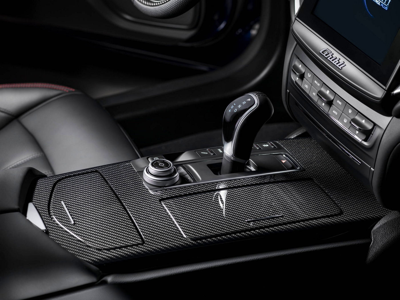Maserati Ghibli 2018 - berline luxe - équipement intérieur - boîtier de vitesse