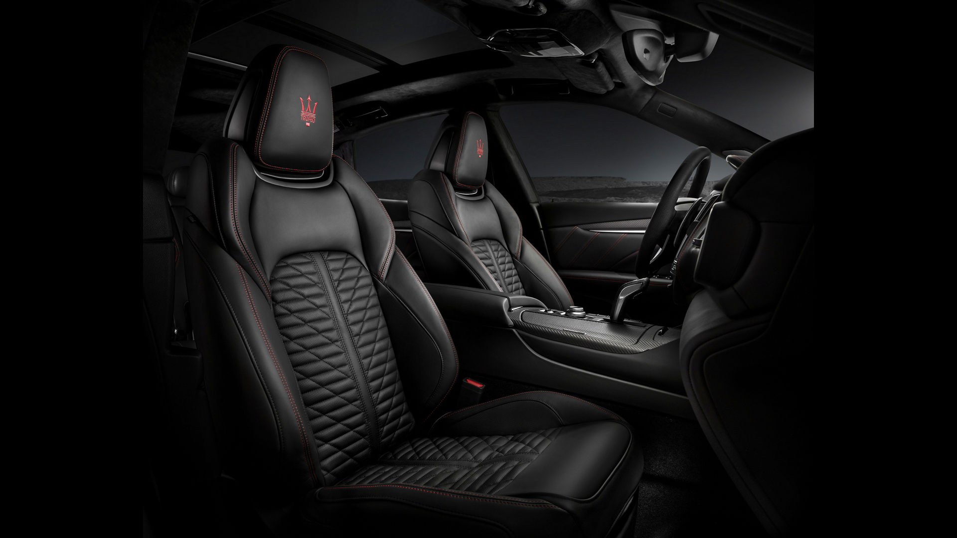 Maserati Levante Trofeo V8 interiors: dashboard, steering wheel, front seats in black leather and red stitching