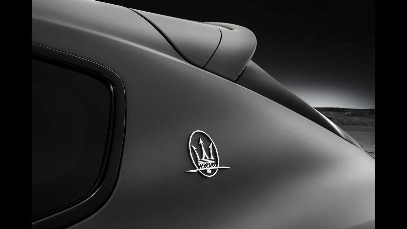 Maserati-Levante-Trofeo-V8-Saetta-Logo-C-pillar