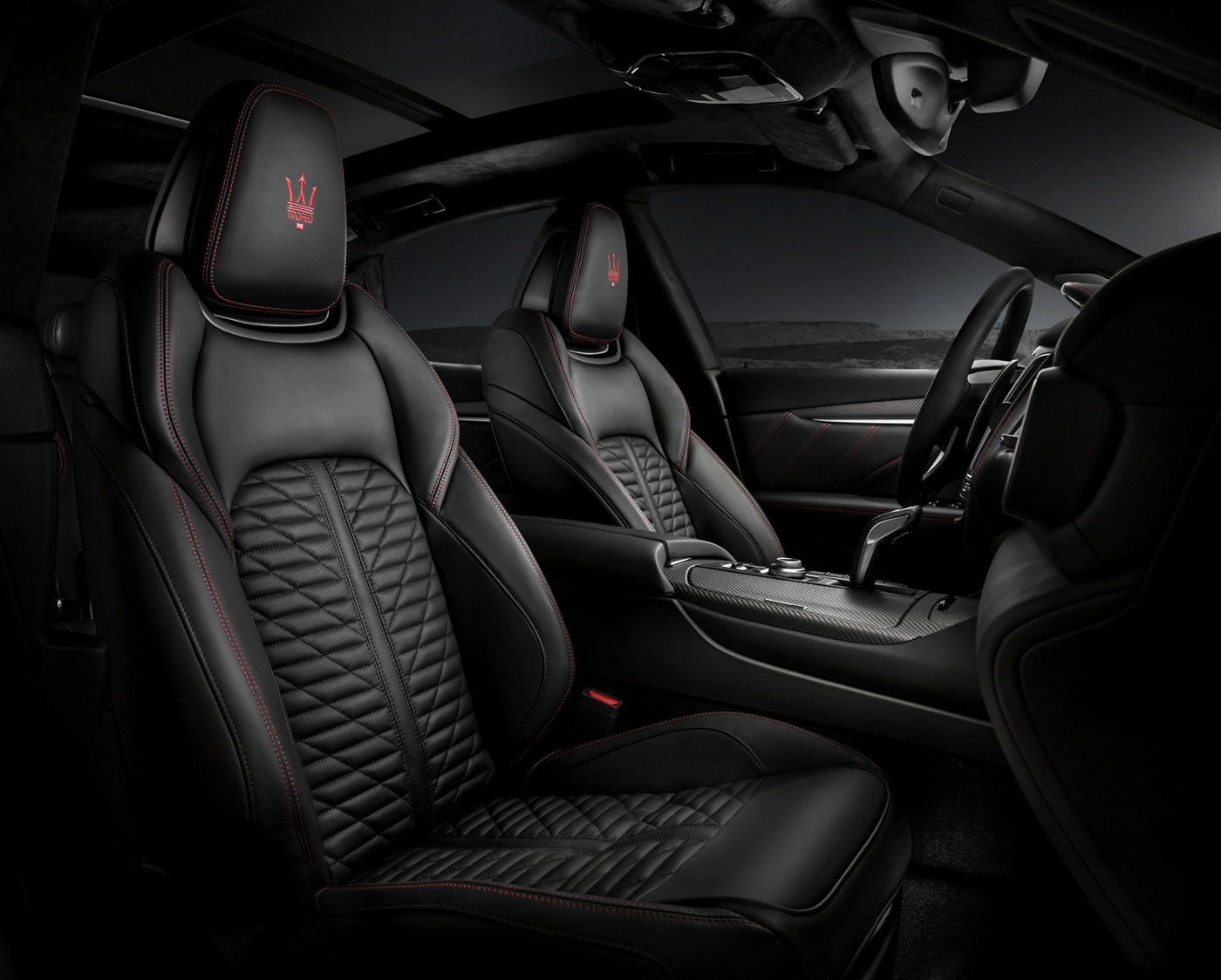 Maserati Levante Trofeo - interior details: dashboard, steering wheel, front seats in black leather and red stitchings