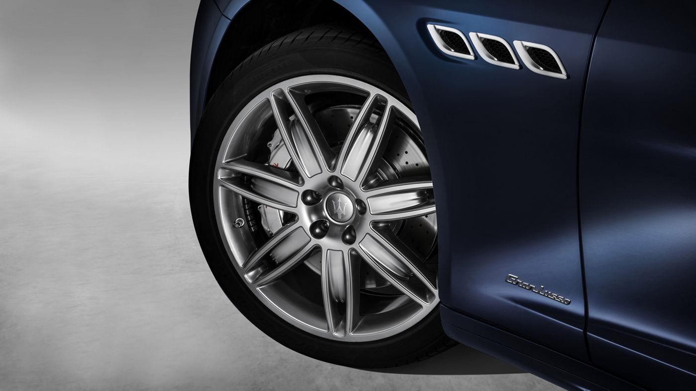 Maserati Quattroporte GranLusso - Blu - Détail grilles d'aération et roue