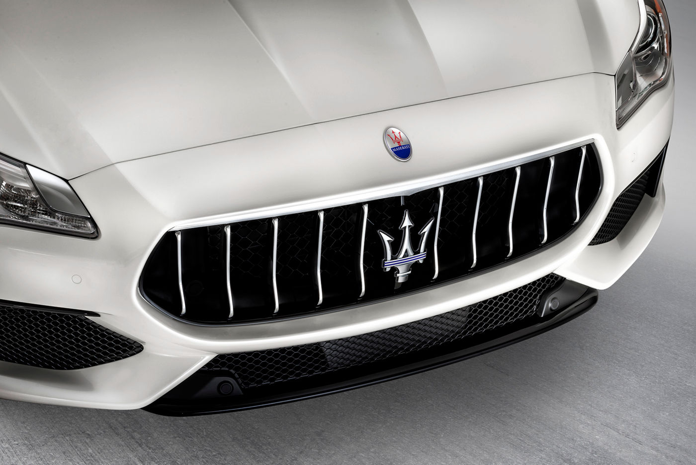 Parachoques del sedán Maserati Quattroporte GranSport
