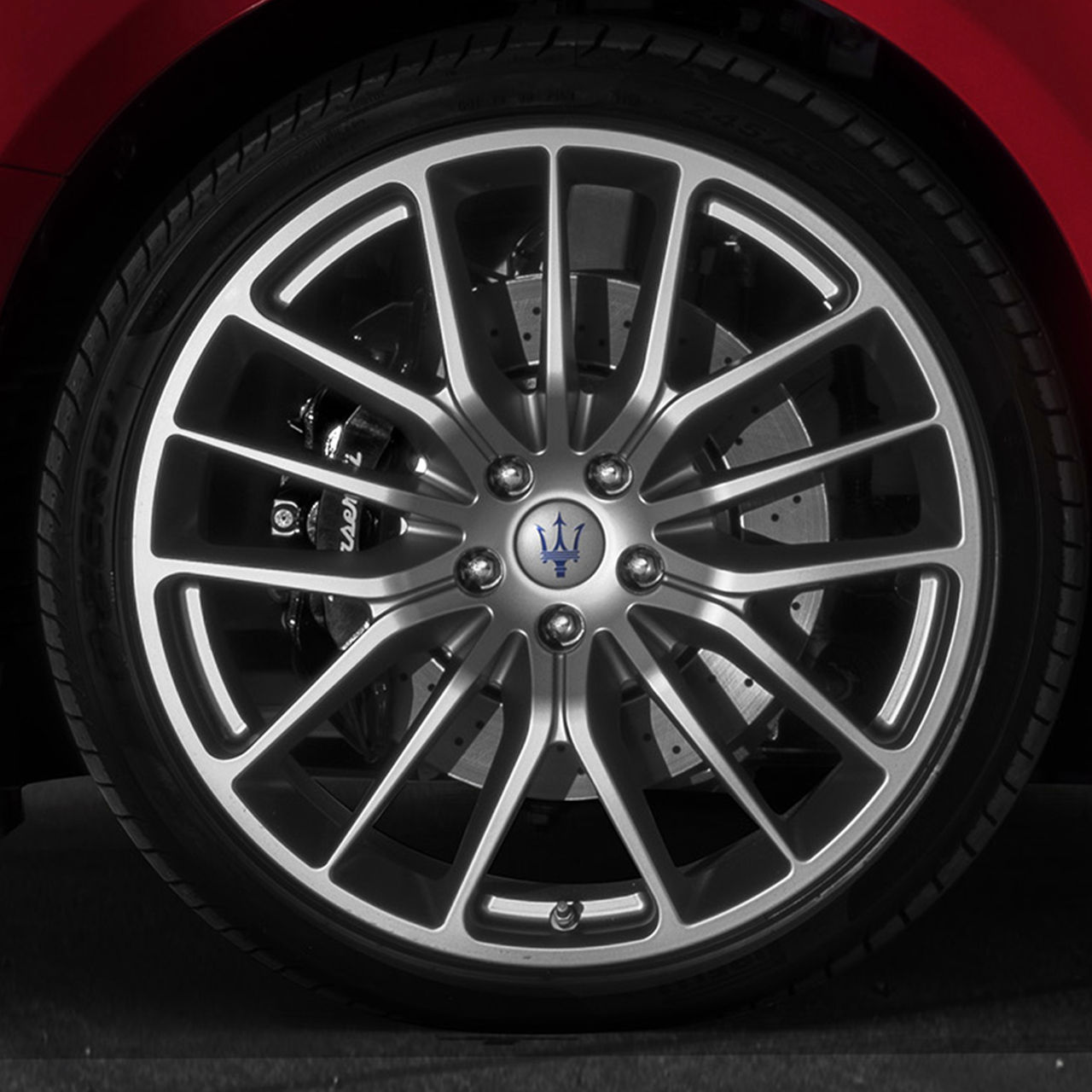 Maserati Ghibli - alloy wheel with Trident's Logo
