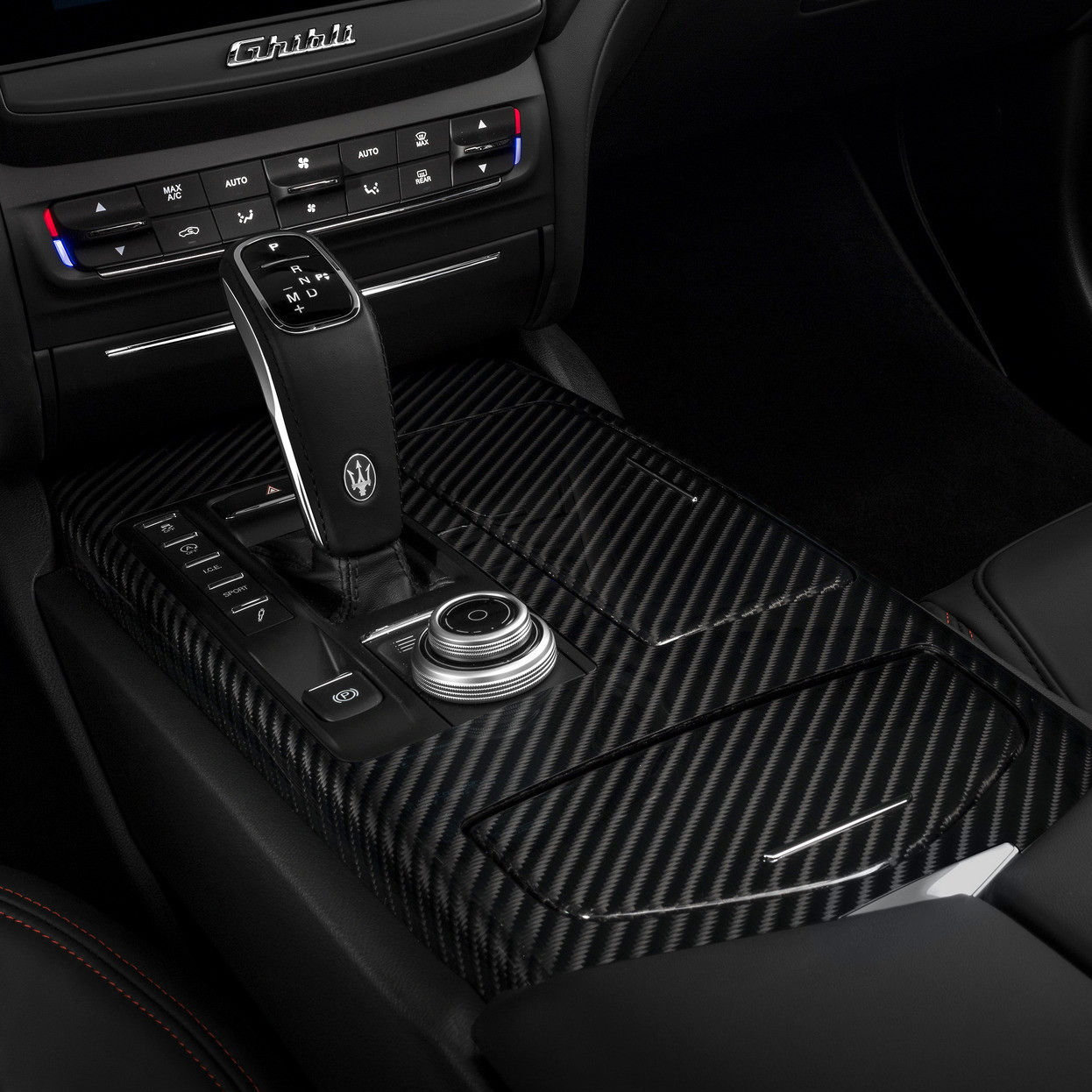 Maserati Ghibli Innenausstattung - Kupplung Detail - Automatikgetriebe