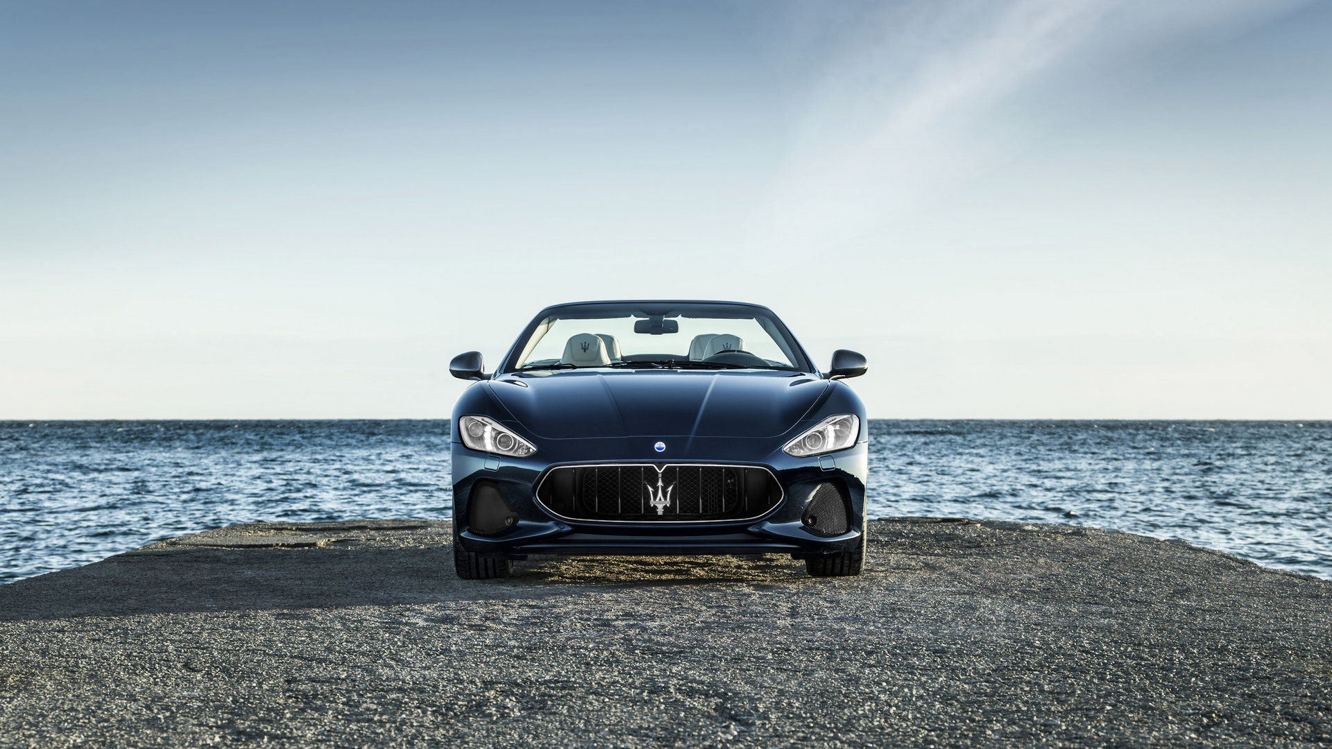 Blue Maserati GranTurismo Convertible - Front view