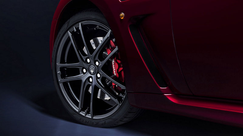 Maserati GranTurismo - Rot - Felge und Bremsscheibe
