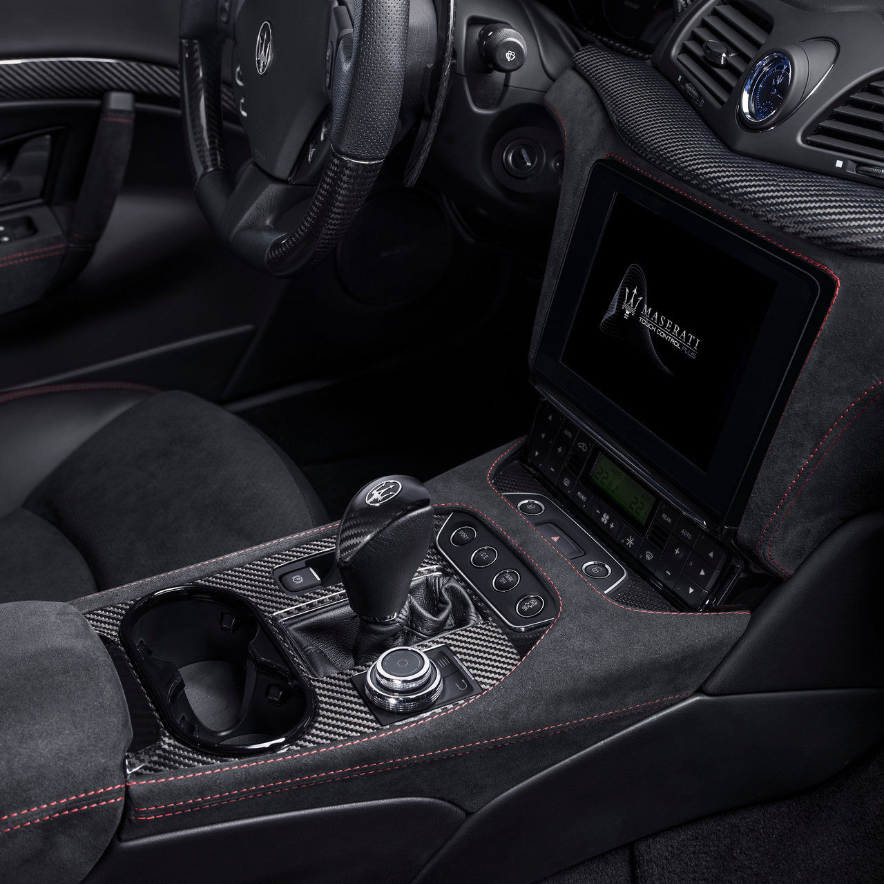 Maserati Quattroporte GranTurismo - Détail écran tactile et levier de vitesses