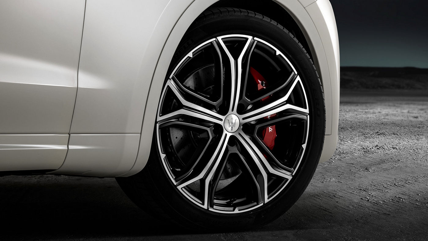 Levante GTS – detail of wheel and red brake caliper