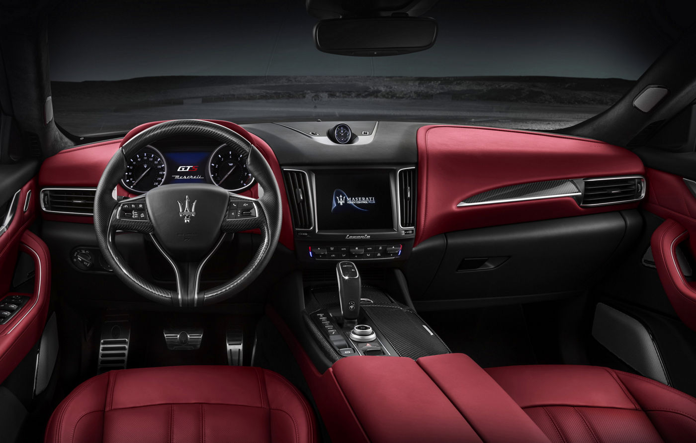 Maserati Levante GTS - Interni di pelle rossi e neri