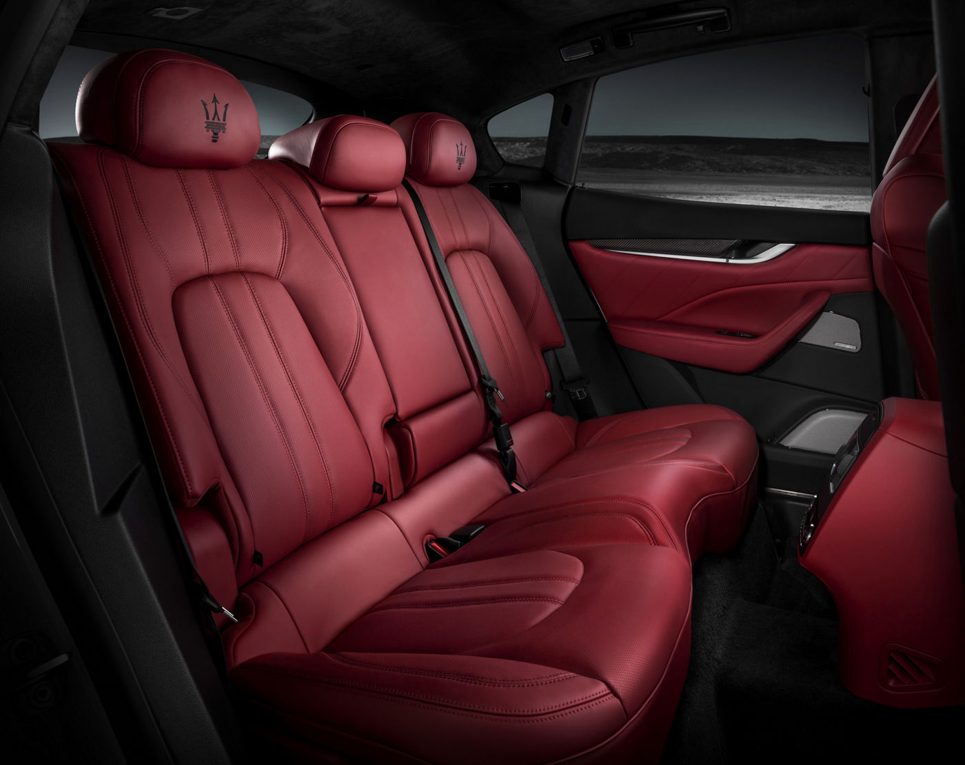 Maserati Levante GTS - Sedili sportivi posteriori di pelle rossi e neri