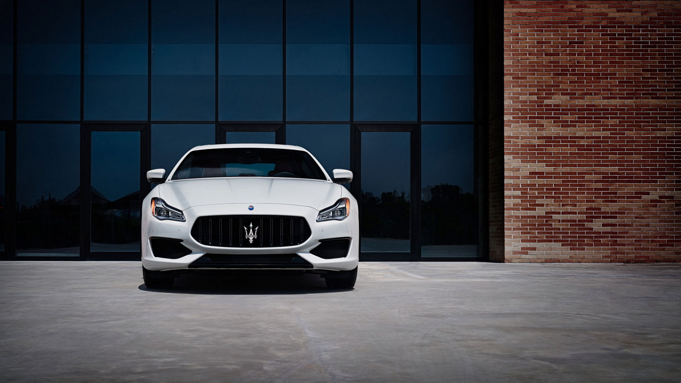Maserati Quattroporte GTS – Bianco color, front view
