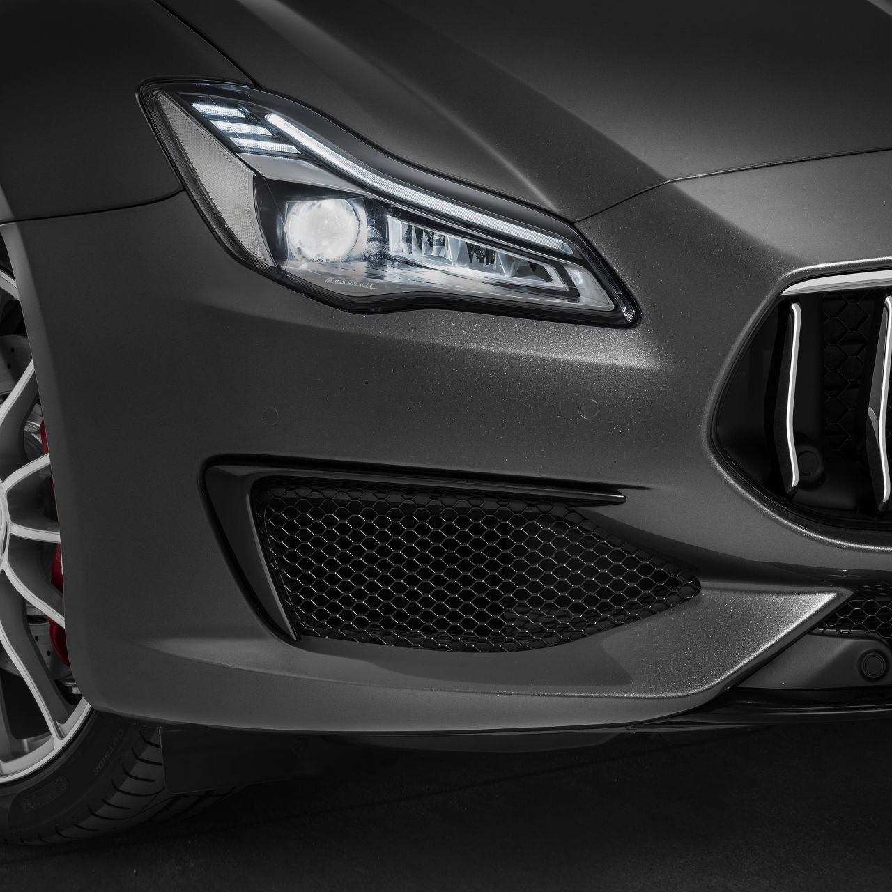 Maserati-MY19-Quattroporte-GTS-V8-Studio-183710M