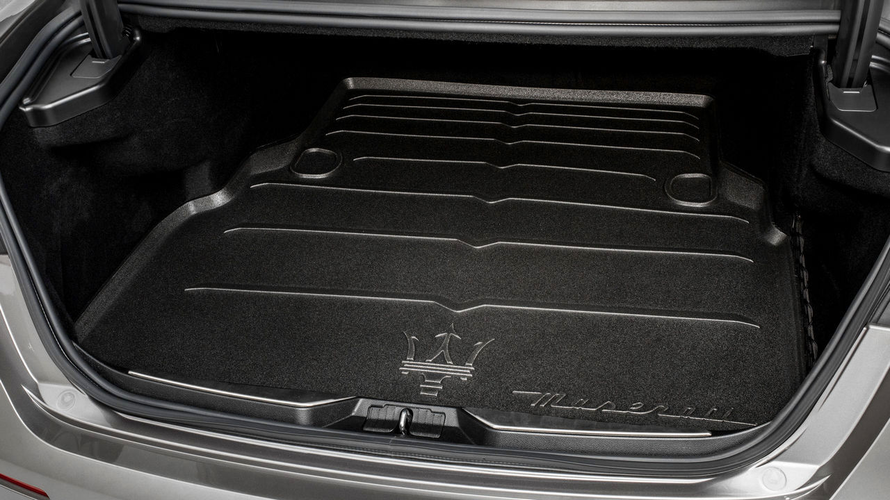 Maserati Quattroporte - Accessories: Luggage compartment