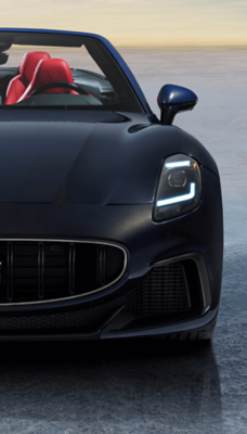 Viaggiare è molto di più che mettersi al volante, è un'emozione coinvolgente, è un piacere indimenticabile. Veloce, bella, raffinata, innovativa: la nuova Maserati GranCabrio è ciò che porterà questa esperienza a nuovi livelli elettrizzanti.