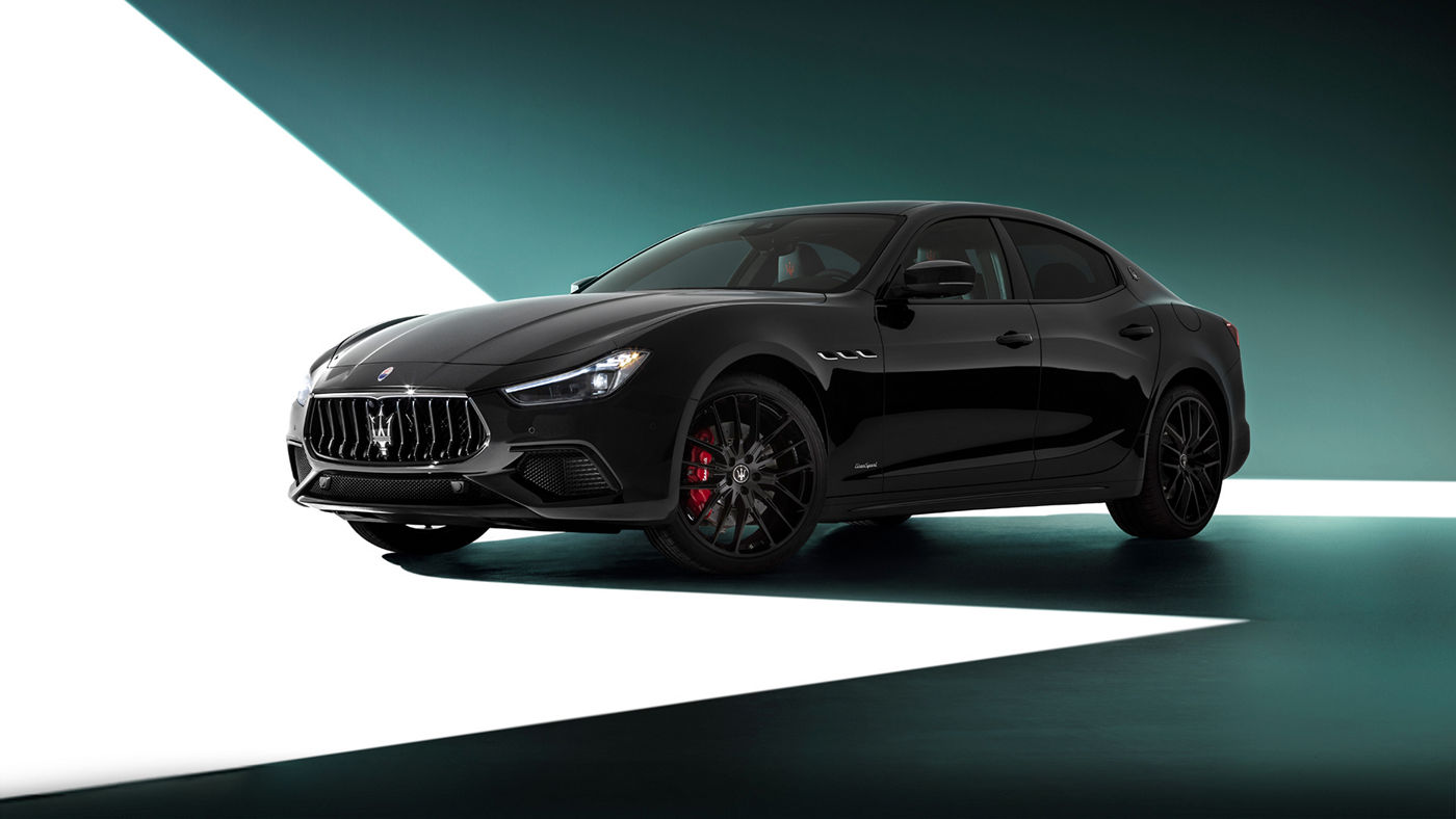 Vue latérale de la Maserati Ghibli noire