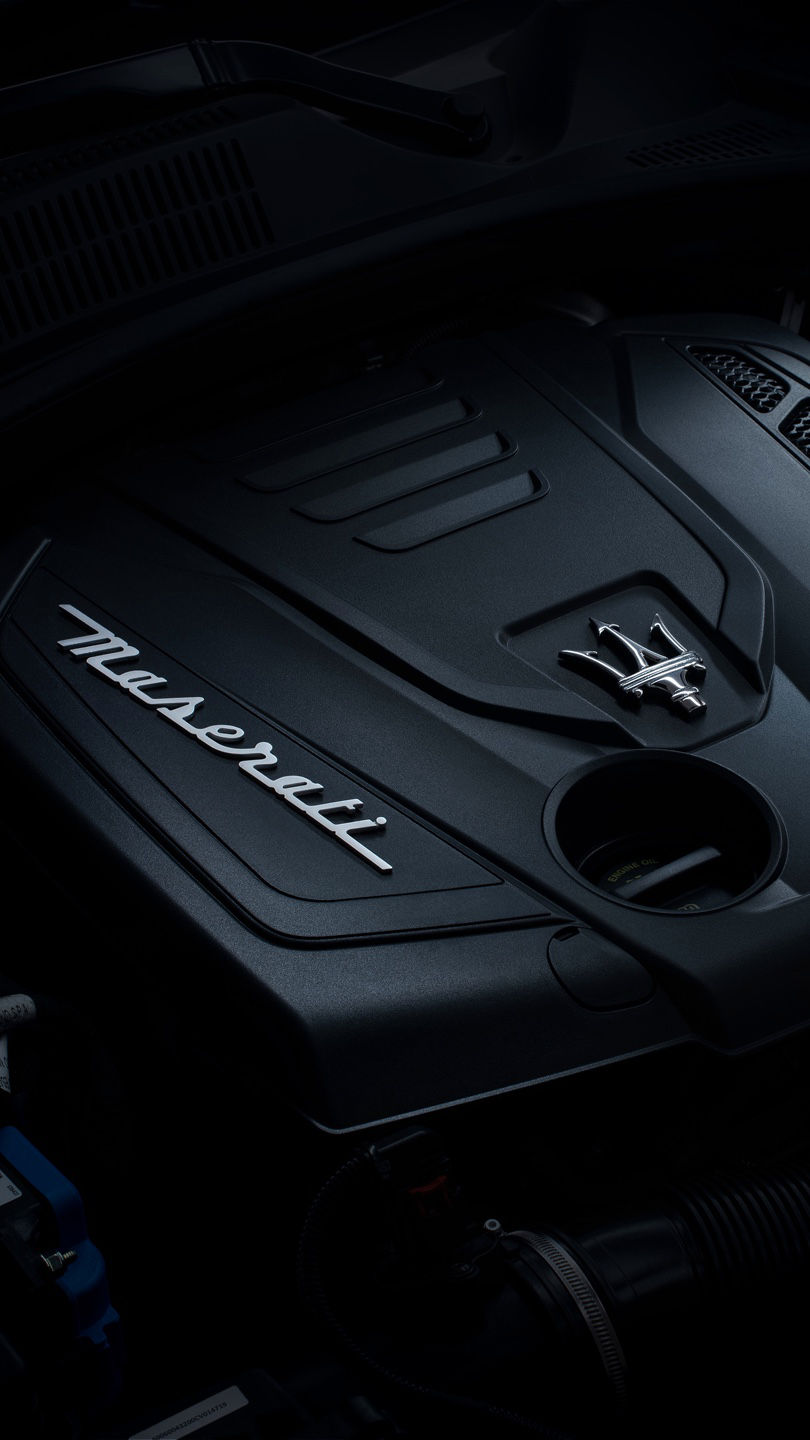 Detailaufnahme des Maserati-Motors im Levante Hybrid