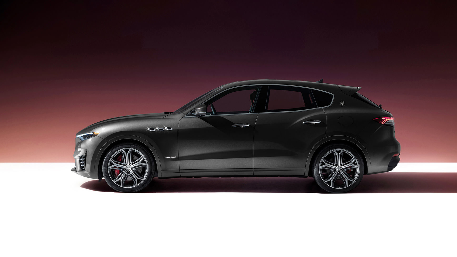 Maserati Levante von der Seite - ein Luxus-SUV