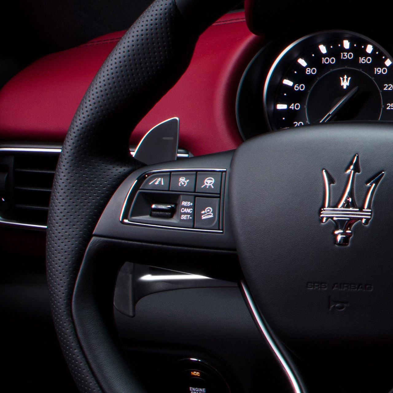 Maserati Levante - Lenkrad - Rot-Schwarz