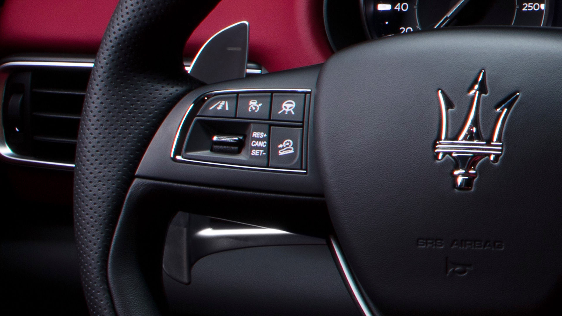 View of Wheel and touchpad inside Quattroporte