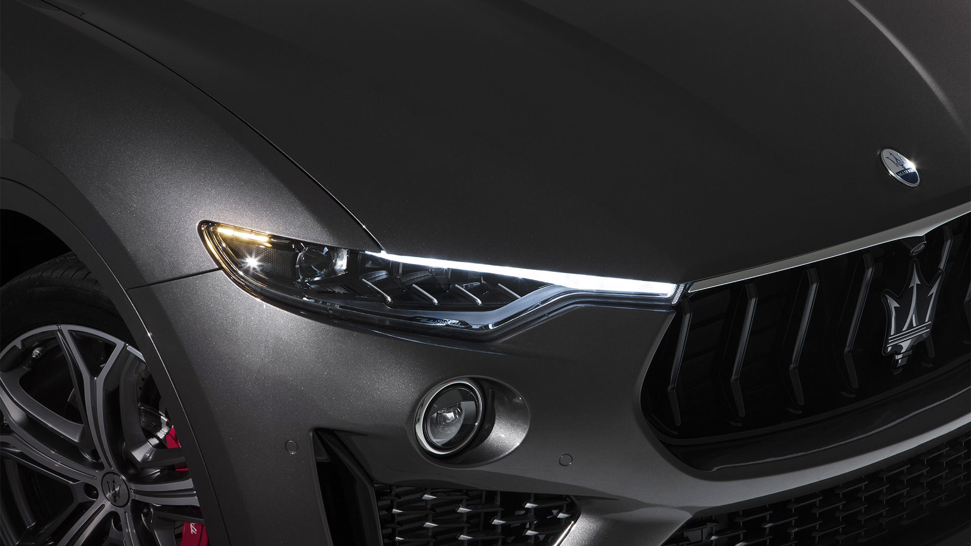 Levante_front_headlight