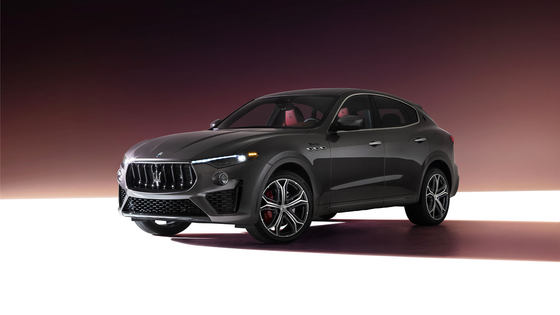 Luksusowy SUV Maserati Levante w kolorze czarnym