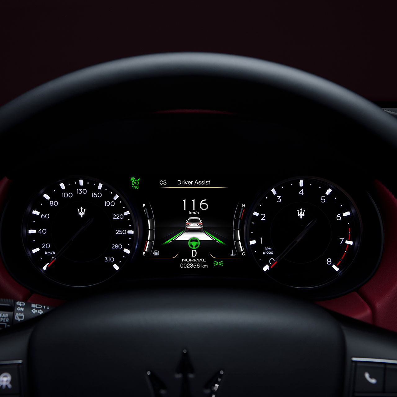 Advanced Driving System (ADAS) en el salpicadero del SUV Maserati Levante