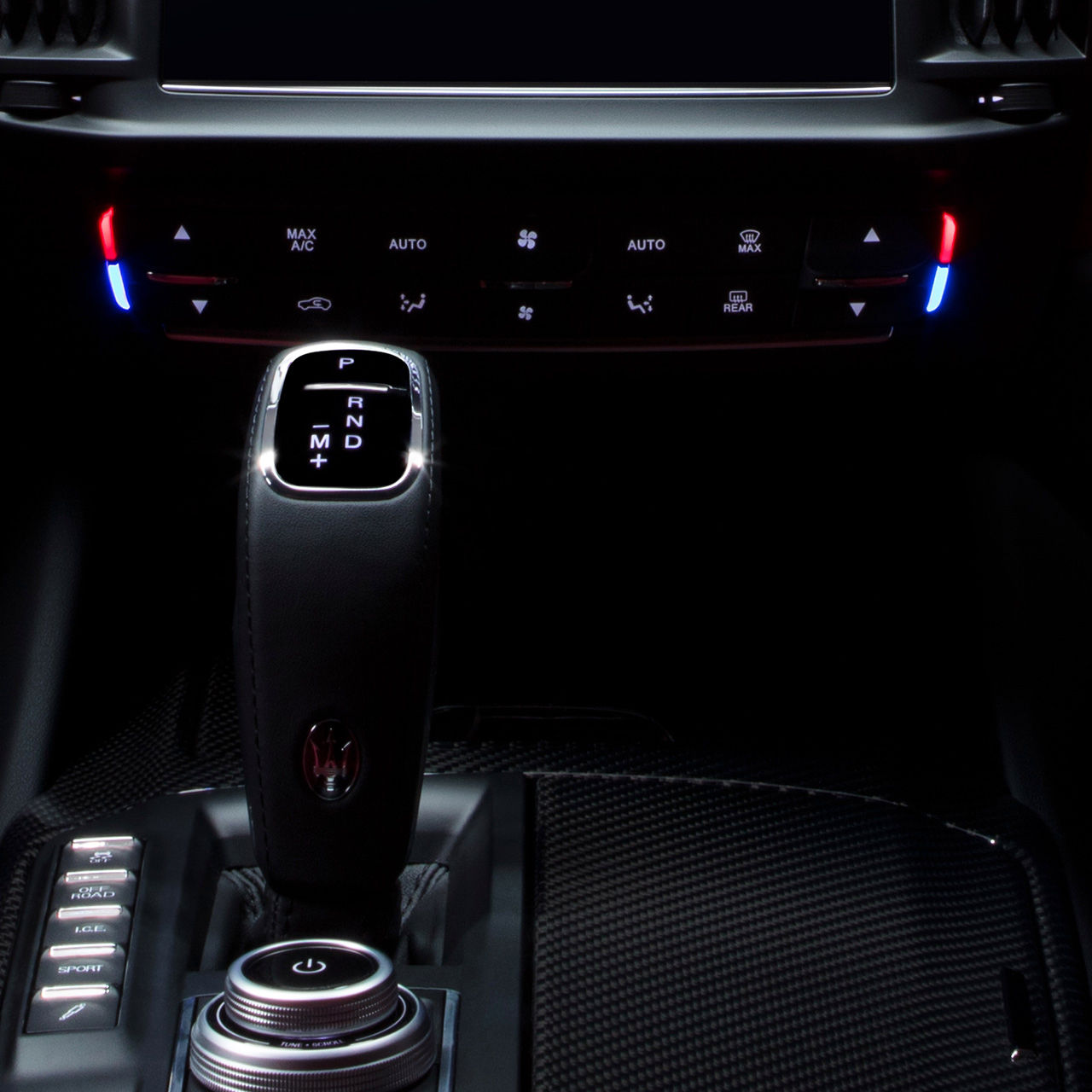 Controles del aire acondicionado en el SUV Maserati Levante