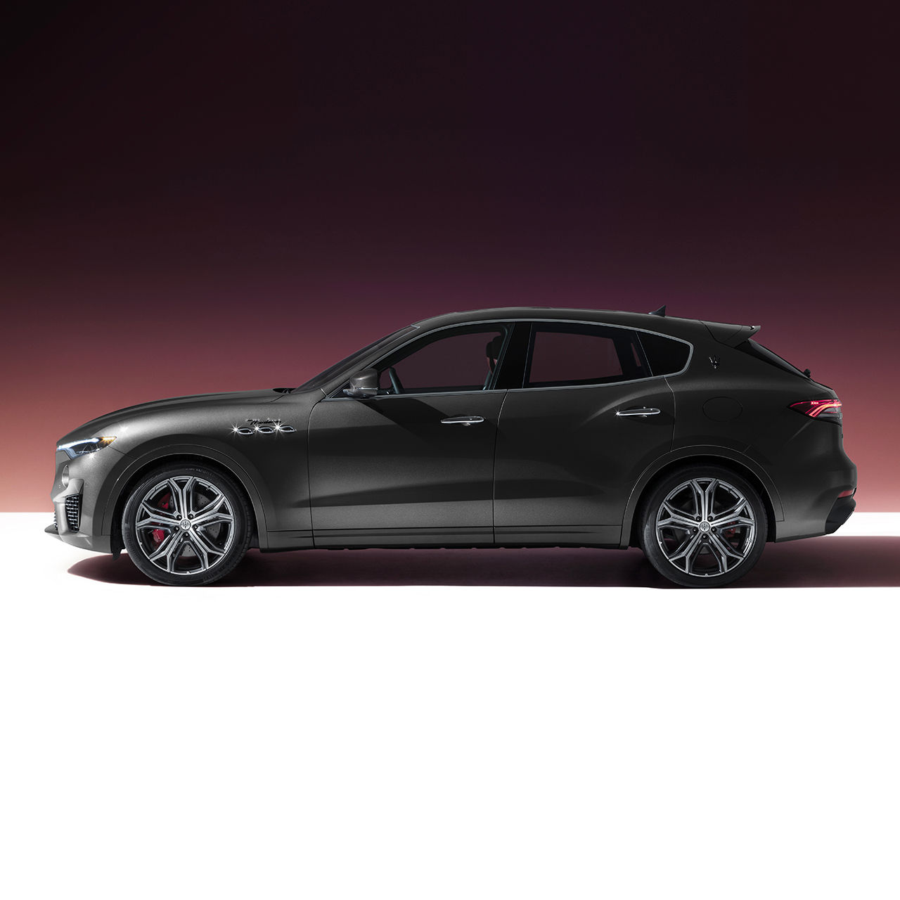 Vue latérale de la Maserati Levante