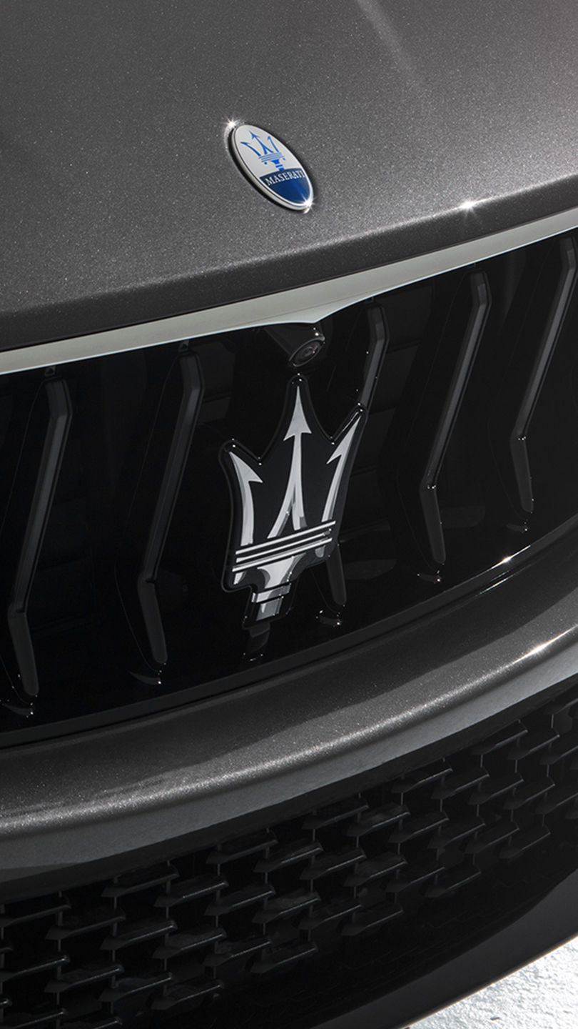 Parachoques con logo Maserati del SUV Levante