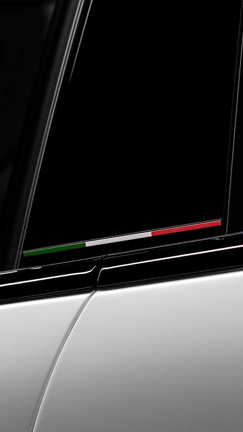 Tricolor italiano en el SUV Maserati Levante Trofeo
