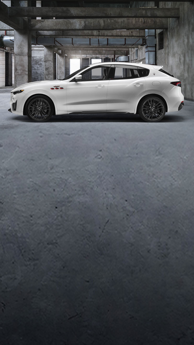 Vue de profil d'une Maserati Levante Trofeo
