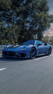 gt2-stradale-hero-mobile