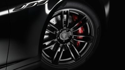 Maserati at NYIAS 2017 - Ghibli Nerissimo edition - wheel detail