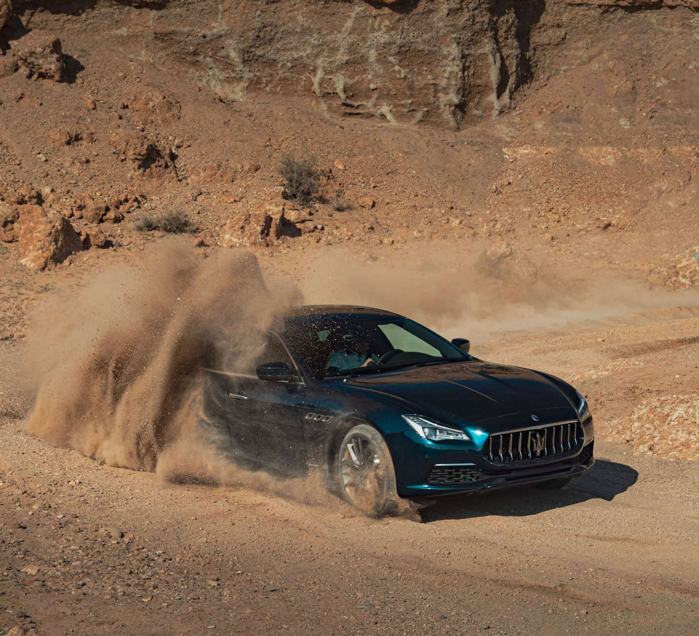 Maserati Ghibli Royale in movimento nel deserto