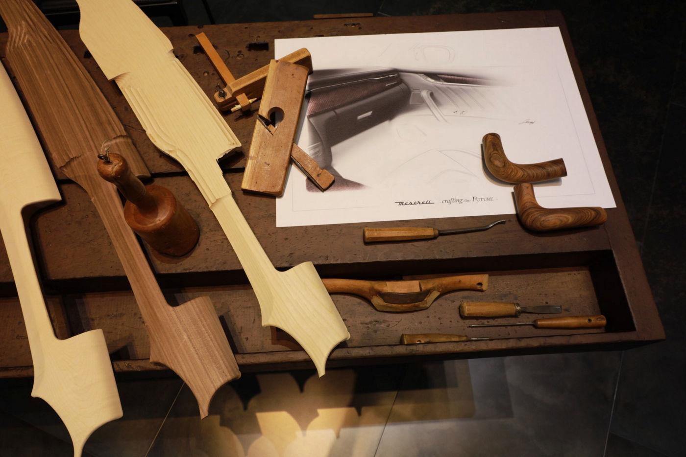 Maserati Crafting Italian Experiences: Holzverarbeitung im Atelier von Giorgetti