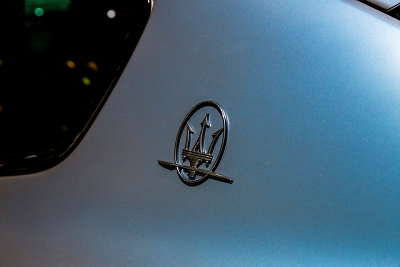 Maserati Levante GTS d’édition One of One - détail - couleur denim avec le logo de Maserati