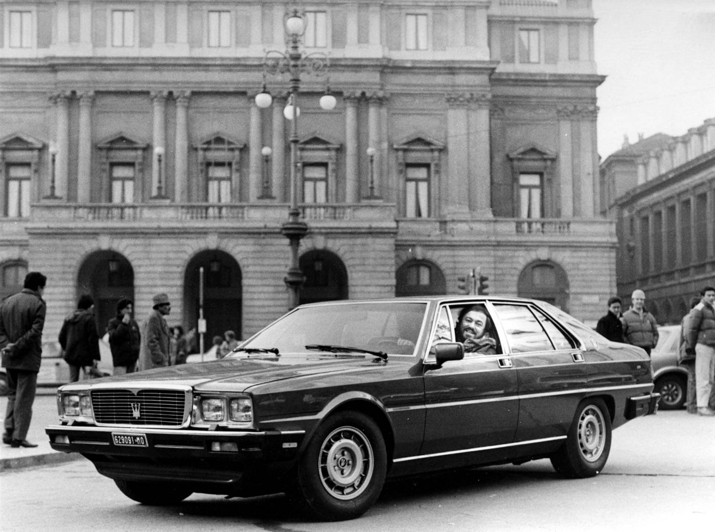 Maserati-Quattroporte-3rd-generation---Luciano-Pavarotti--1985