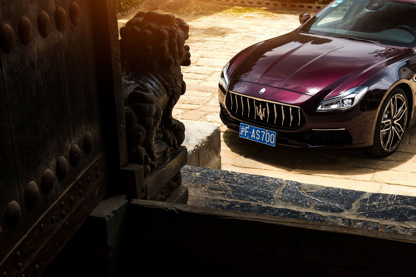 Maserati Quattroporte at the former residence of Liu's family_3