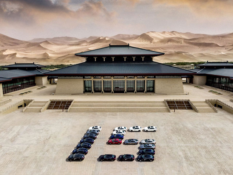 The-Maserati-fleet-at-the-Dunhuang-International-Conference-Center_1