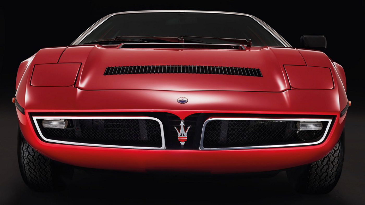 Vista frontale di Maserati Bora