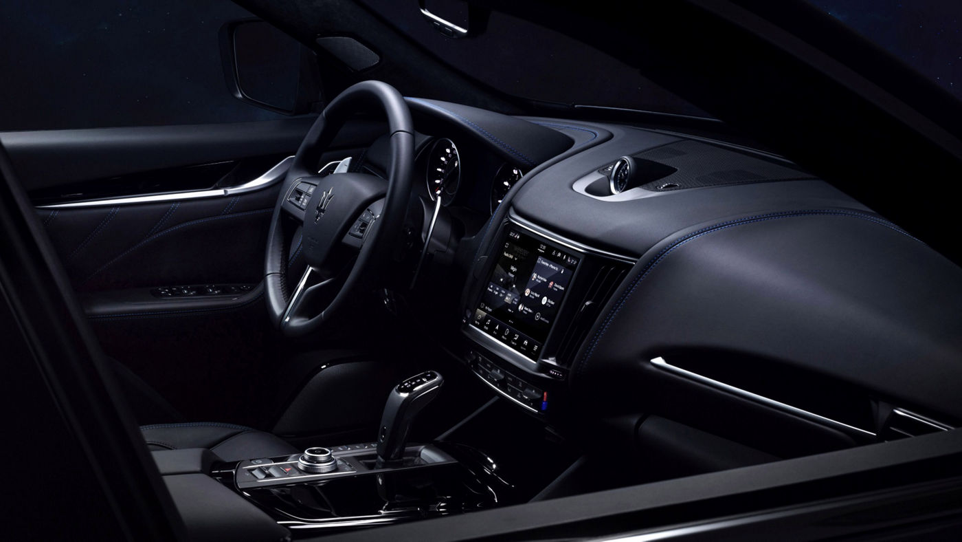 Interior del SUV Maserati Levante Hybrid