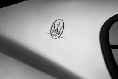 maserati_levante_logo_fender_grey